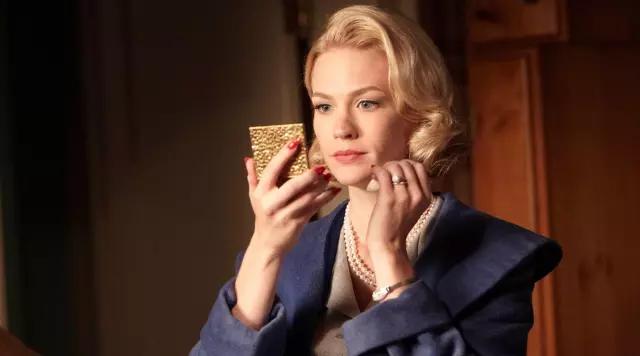 The true ring fiancaille of Betty Francis (January Jones) in Mad Men