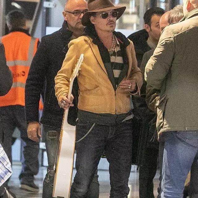 Stetson Stratoliner Fur Felt Hat worn by Johnny Depp in Paris - 21 December 2018