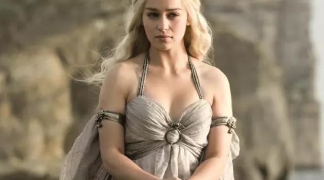 The white dress of wedding of Daenerys Targaryen (Emilia Clarke) in ' Game of Thrones S01
