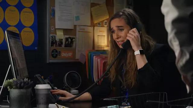 Apple Watch worn by Rena Robinson (Victoria Tate) in The Morning Show (S01E01)