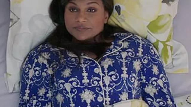 The pyjashort blue Mindy Lahiri (Mindy Kaling) in The Mindy project S06E01