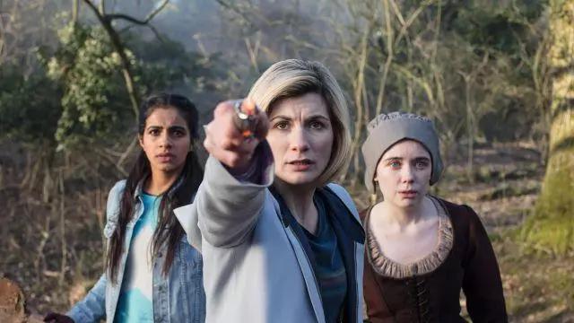 Blue Star Sweater of Yasmin Khan (Mandip Gill) in Doctor Who (S11E08)