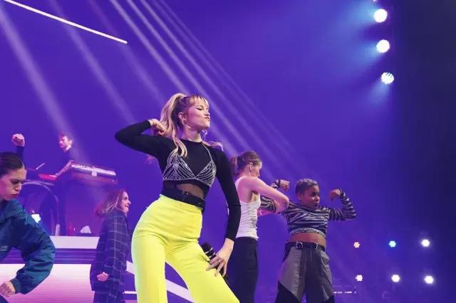 The pants, lime green worn by Angela on the account Instagram of @angele_vl