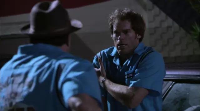 The blue shirt Bowling of Dexter Morgan (Michael C. Hall) in Dexter