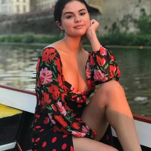 Rixo Joséphine Polka Dot Robe en Soie porté par Selena Gomez Instagram Pic 26 juin 2019